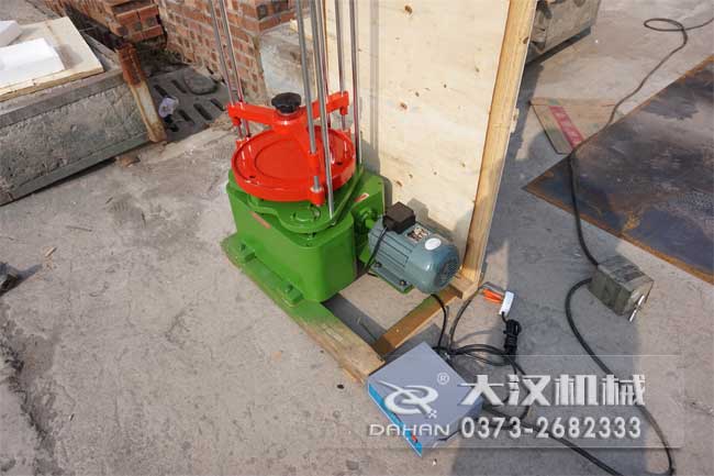 頂擊式標(biāo)準(zhǔn)振篩機(jī) 頂擊式標(biāo)準(zhǔn)振篩機(jī)