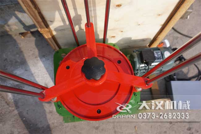 頂擊式振篩機(jī)細(xì)節(jié)圖 頂擊式振篩機(jī)細(xì)節(jié)圖